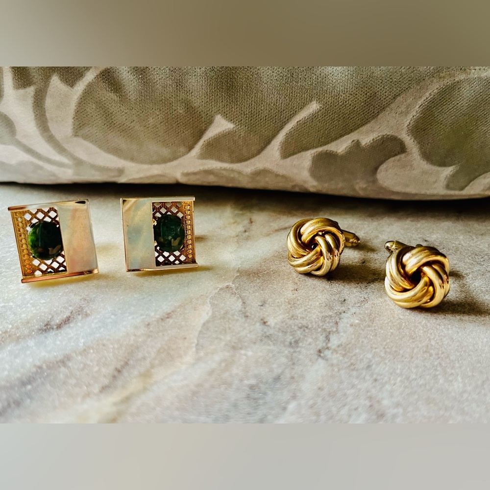 Men’s gold-tone cufflinks set/2 pair. ❣️